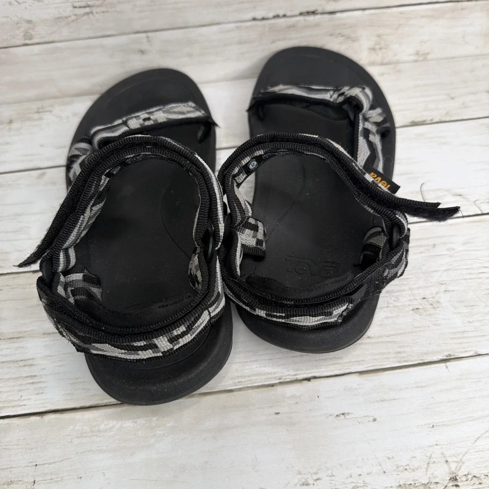 Teva Hurricane XLT 2 Kids Size 5 Fits Women S 7 Sport Sandals Black Gray